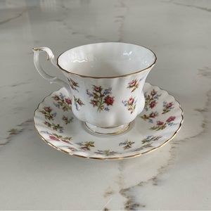 Royal Albert: tea cup and saucer